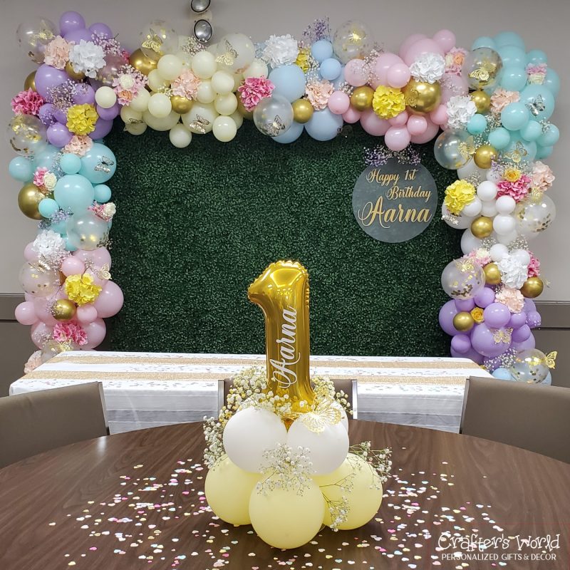 Crafter's World Event Decor Pastel Balloon Clusters with Green Wall